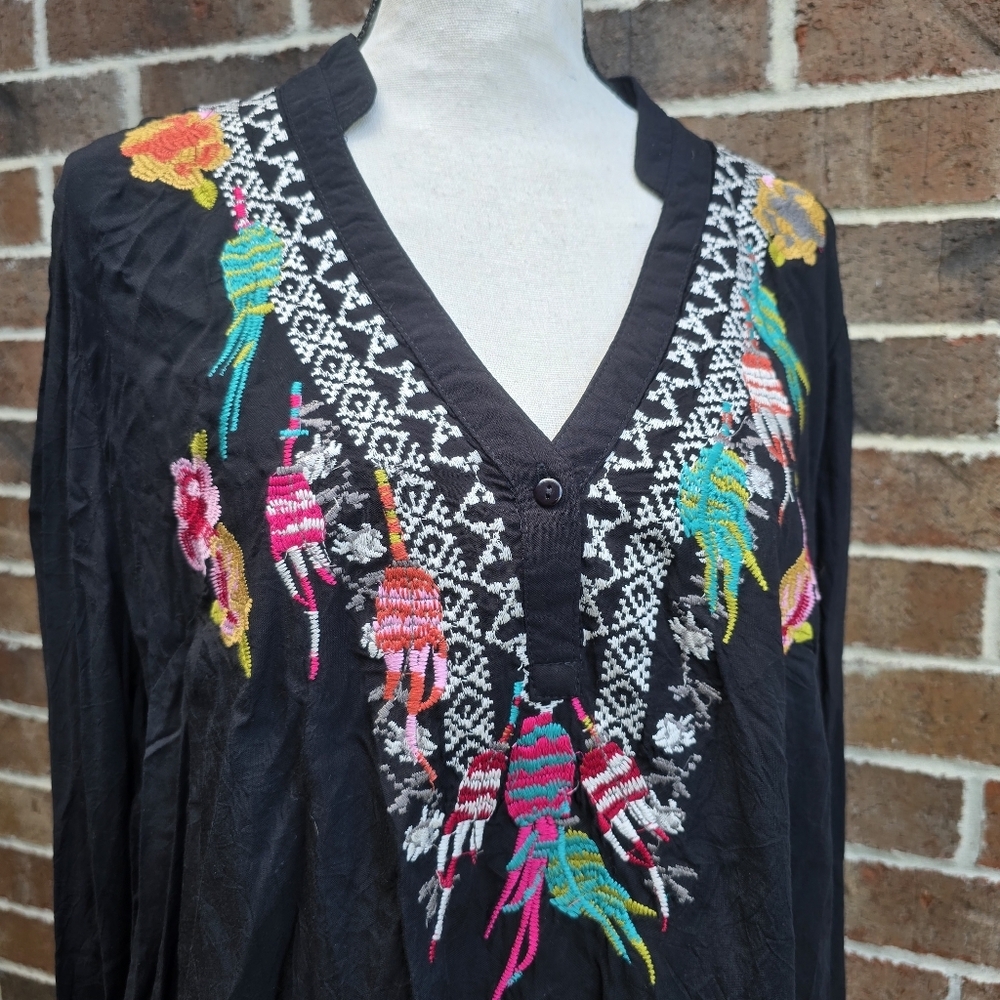 NWT Como Black Embroidered Tunic Top Size Large Boho Floral Long Sleeve - Picture 2 of 10